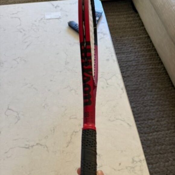 WILSON CLASH 108 V2 Grip 4 1/8 NEWLY STRUNG AND NEW GRIP EXCELLENT CONDITION - Picture 3 of 16